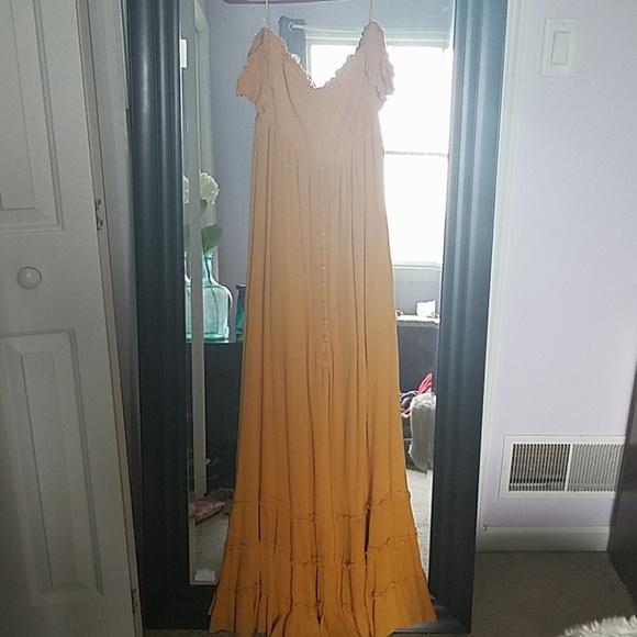 Gorgeous maxi dress - Picture 2 of 5